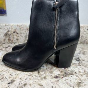ALDO  Noemieflex Block Heel Ankle Boot Black Leather Size 10 NEW